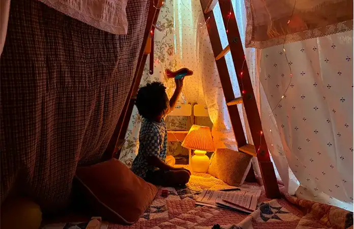 Приголомшлива якість фото за умови слабкого освітлення: максимум деталей та природні кольори без спалаху на iPhone 17