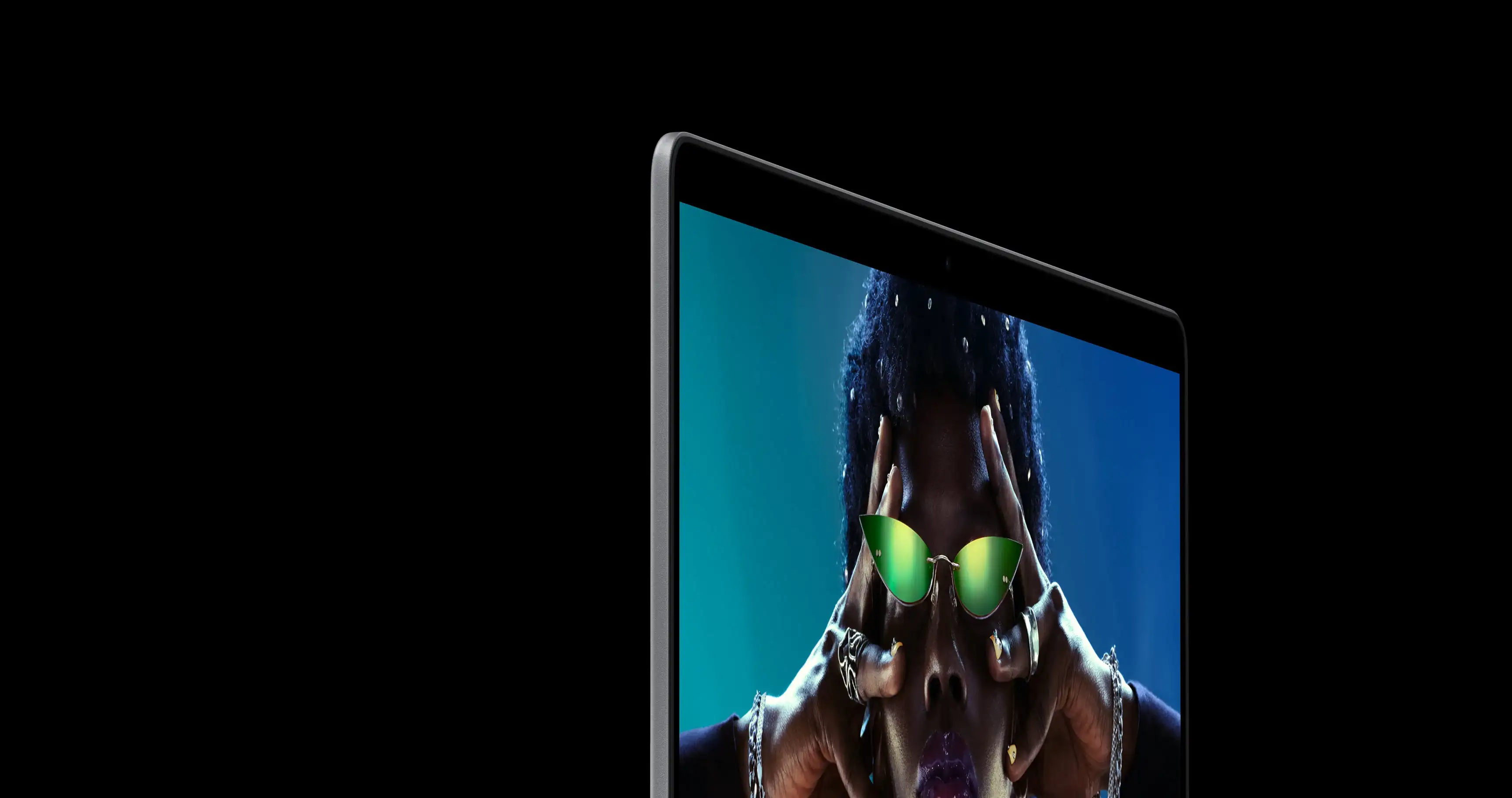 Яскравий дисплей Liquid Retina XDR на Apple MacBook Pro 14 M5 із деталізованим зображенням моделі