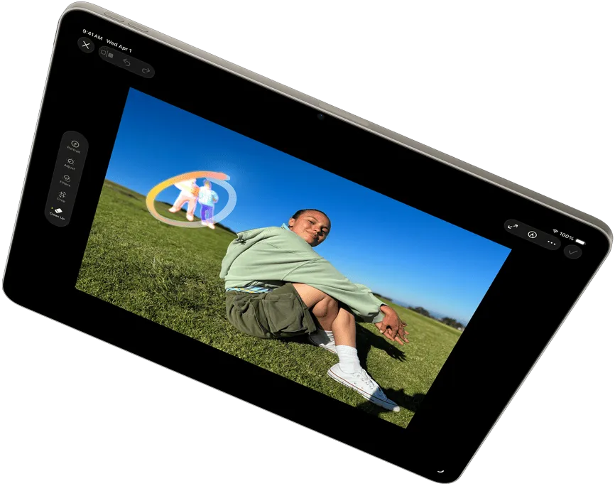 Альбомний вигляд iPad Air, що демонструє Apple Intelligence з інструментом «Очищення» в програмі «Фото»