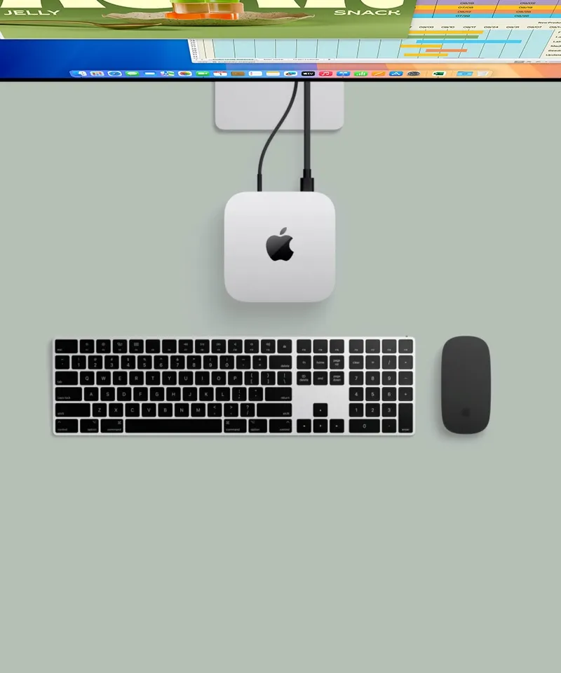 Mac mini зі Studio Display, клавіатурою Magic Keyboard і мишею Magic Mouse