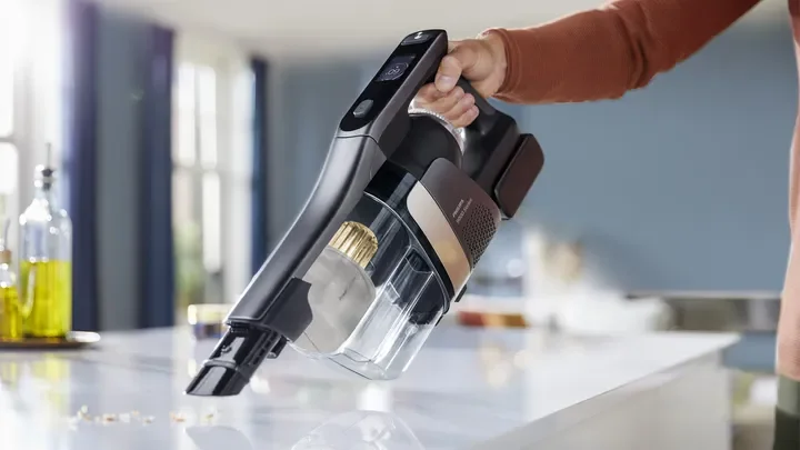 Аккумуляторний пилосос PHILIPS AquaTrio, 9000 Series XW9463/11 демонстрація прибирання