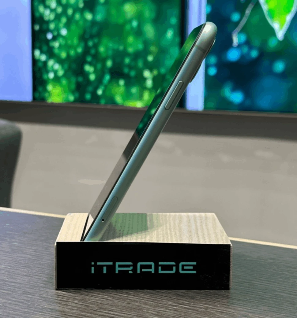 iPhone 11 256 Green Б/В фото збоку