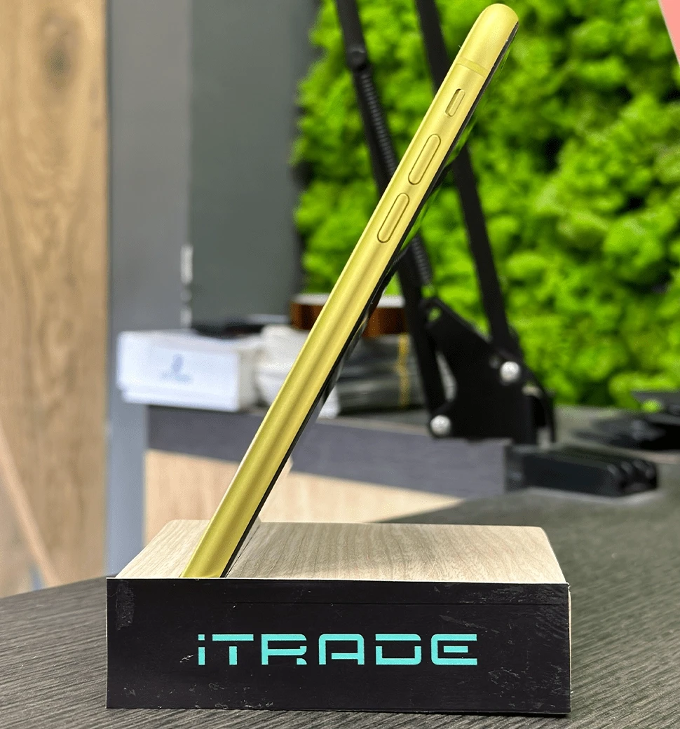 iPhone 11 64 Yellow Б/В фото збоку