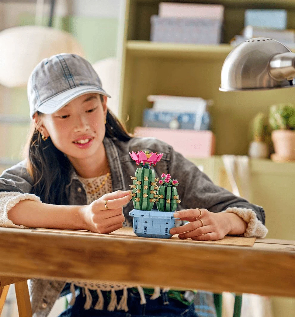 Конструктор LEGO Botanicals Цвітіння кактуса демонстрація