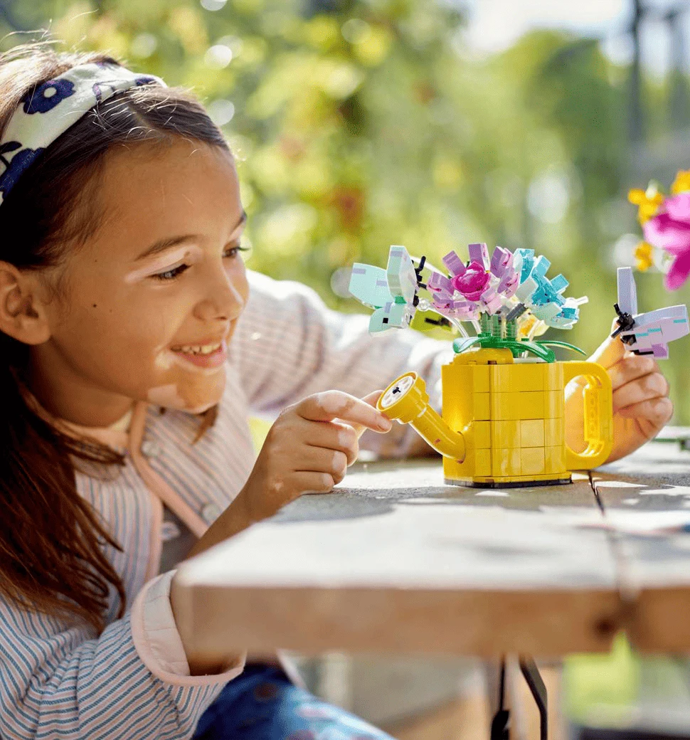 Конструктор LEGO Creator Квіти в лійці демонстрація