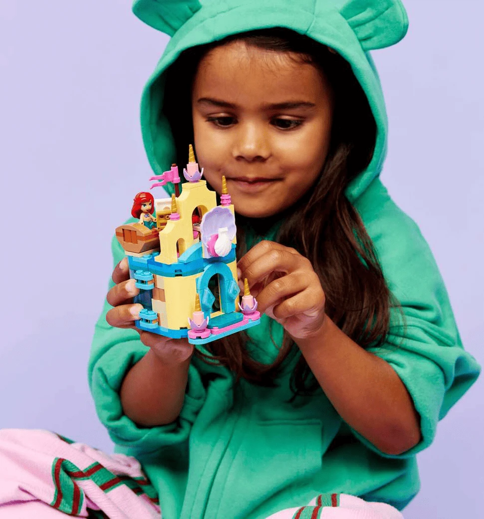 Конструктор LEGO Disney Princess Чарівний мініпалац Аріель демонстрація