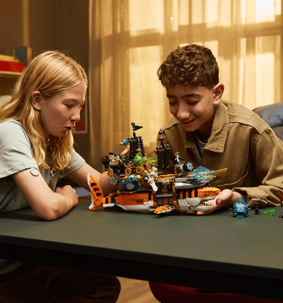 Конструктор LEGO DREAMZzz Танкер тигрова акула демонстація