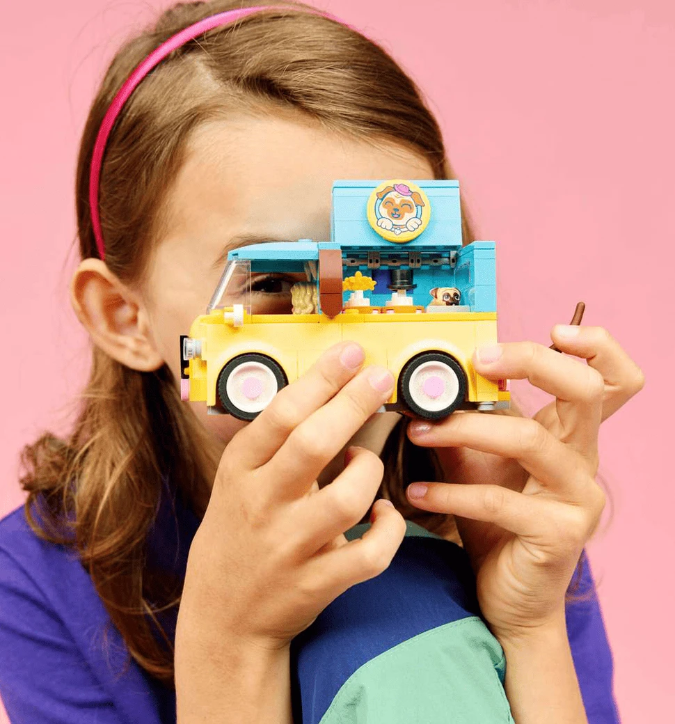 Конструктор LEGO Friends Фургон з аксесуарами для улюбленців демонстація