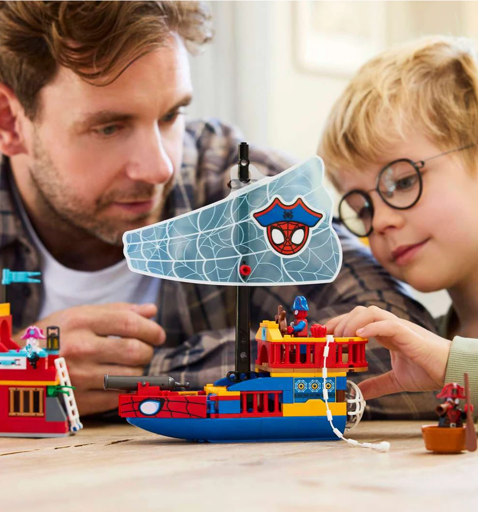 Конструктор LEGO Spidey Піратський корабель команди Павука демонстрація