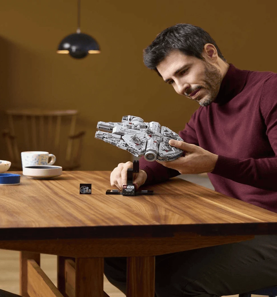 Конструктор LEGO Star Wars Тисячолітній сокіл демонстрація