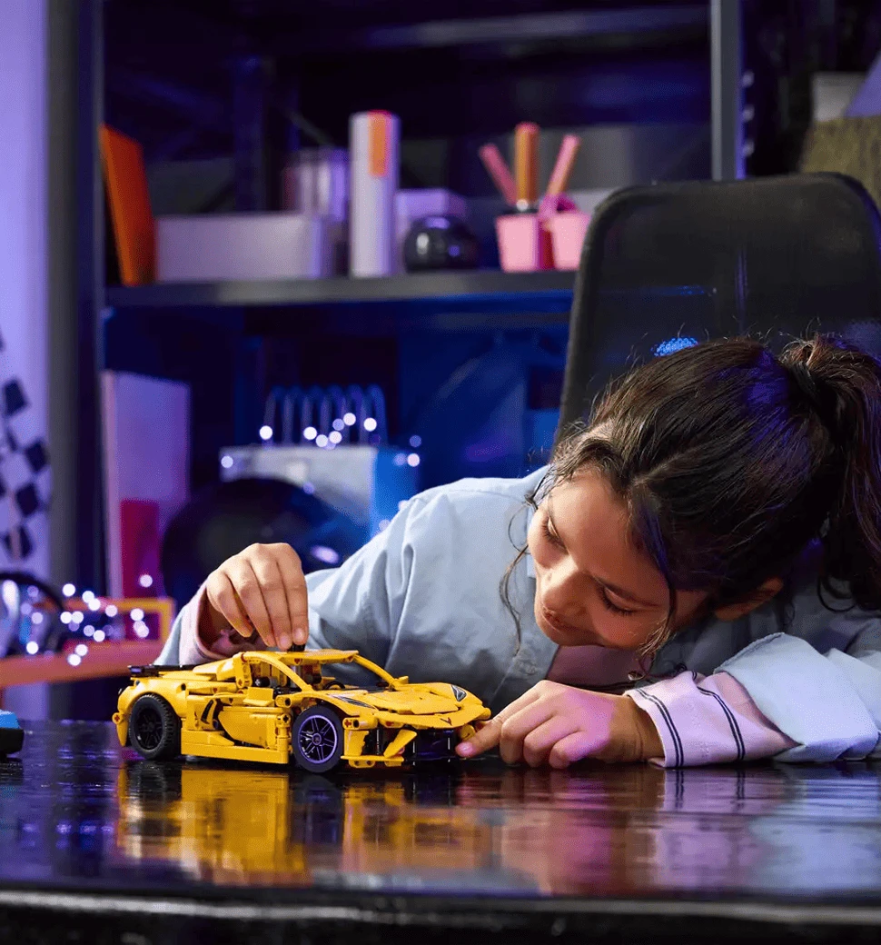 Конструктор LEGO Technic Chevrolet Corvette Stingray демонстрація