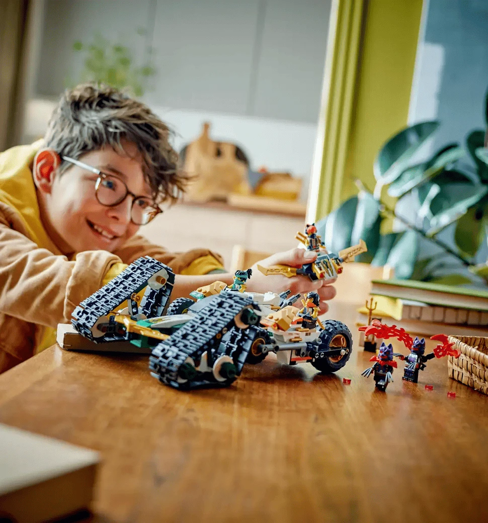 LEGO Ninjago Dragon's Rising: Ninja Team Combo Vehicle (71820) демонстрація